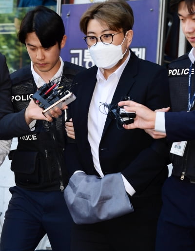 [TEN포토]'음주 뺑소니' 김호중 '트바로티 구속 송치'