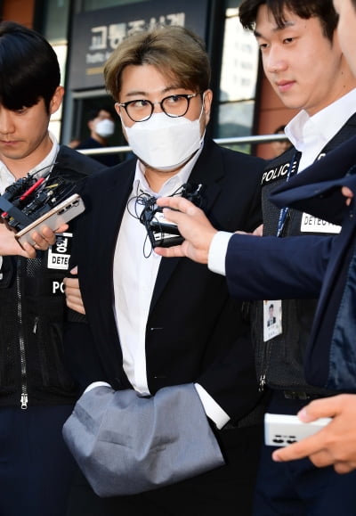 [TEN포토]'음주 뺑소니' 김호중 '트바로티 서울중앙지검으로 송치'