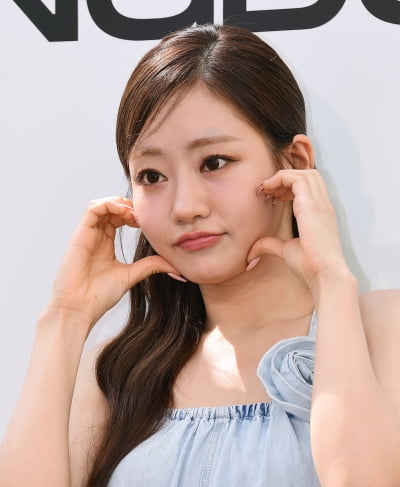 [TEN포토]키스오브라이프 쥴리 '러블리 하트'