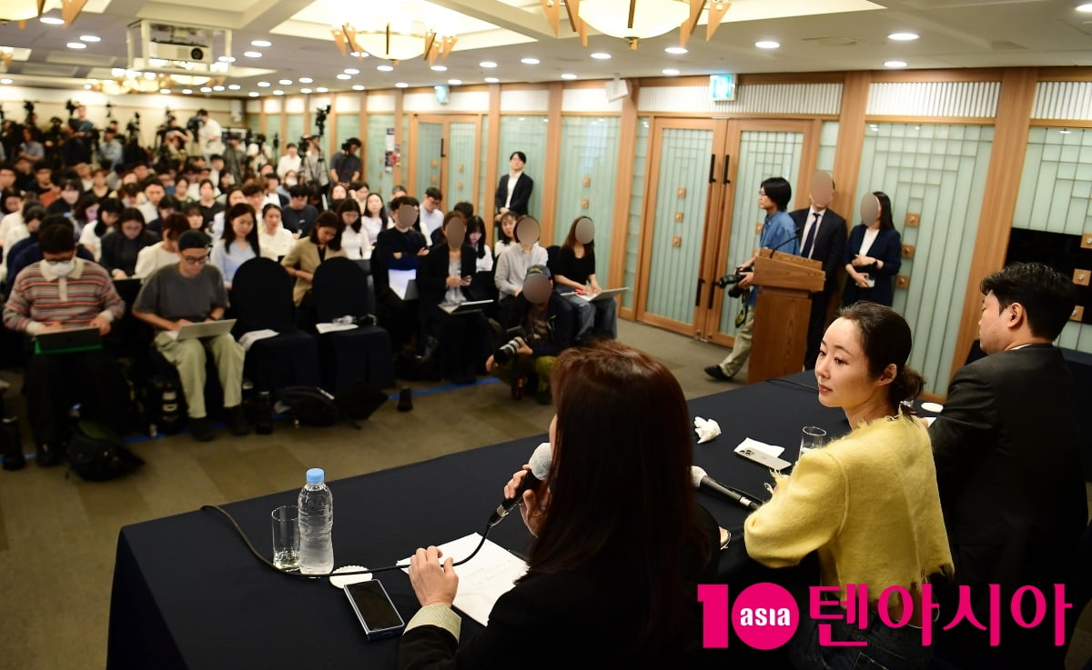 [TEN포토] 민희진 '뜨거운 취재열기'