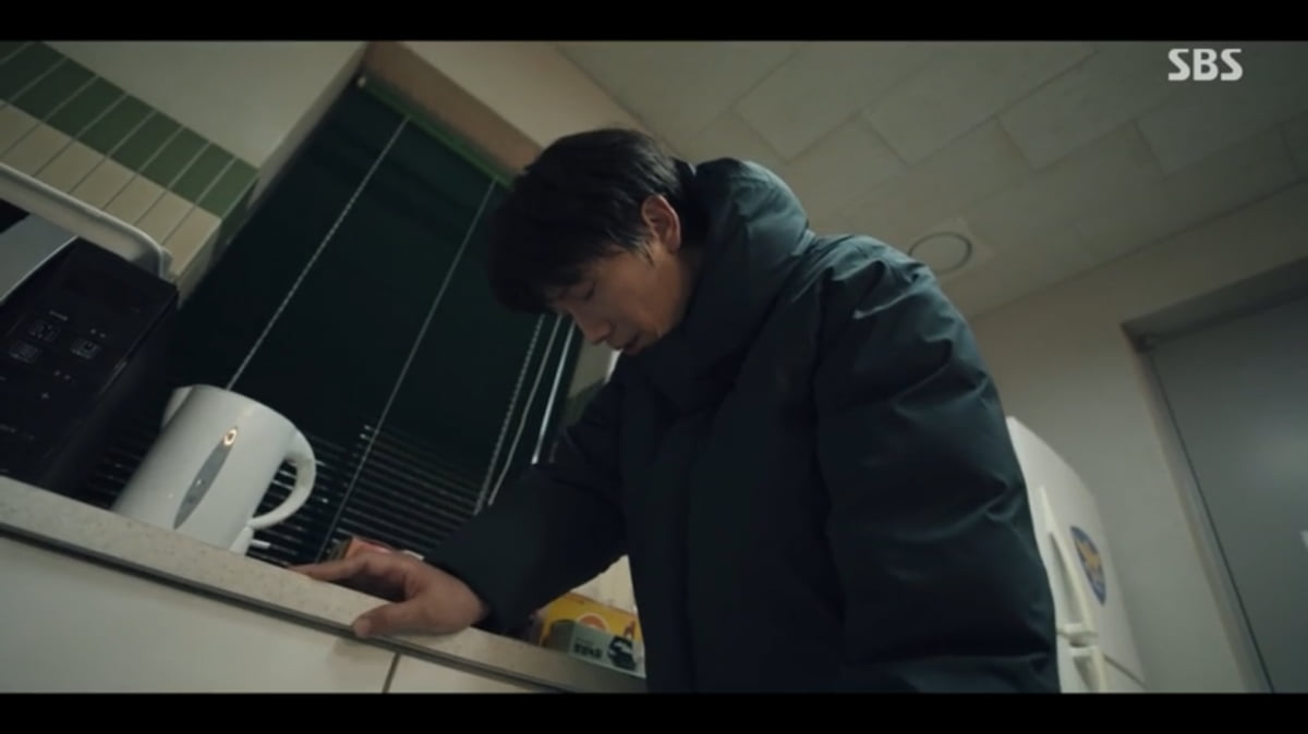 [종합] 지성, 신종 마약 ‘레몬뽕’ 중독…약봉투에 손뻗고 희번덕(‘커넥션’)