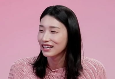 Park Myung-soo gets cut off by Kim Yeon-kyung