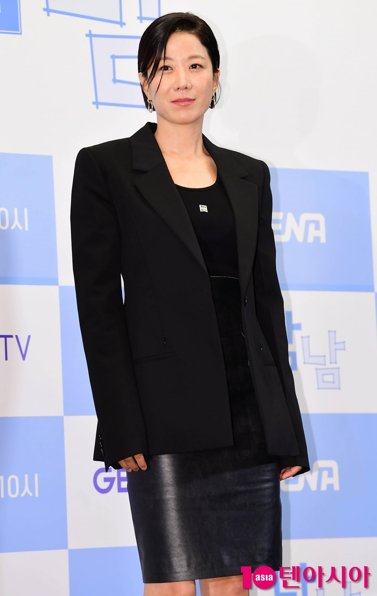[공식] 故 이선균 떠나 보낸 전혜진, 내년 안방극장 복귀…"'라이딩 인생' 출연 확정"