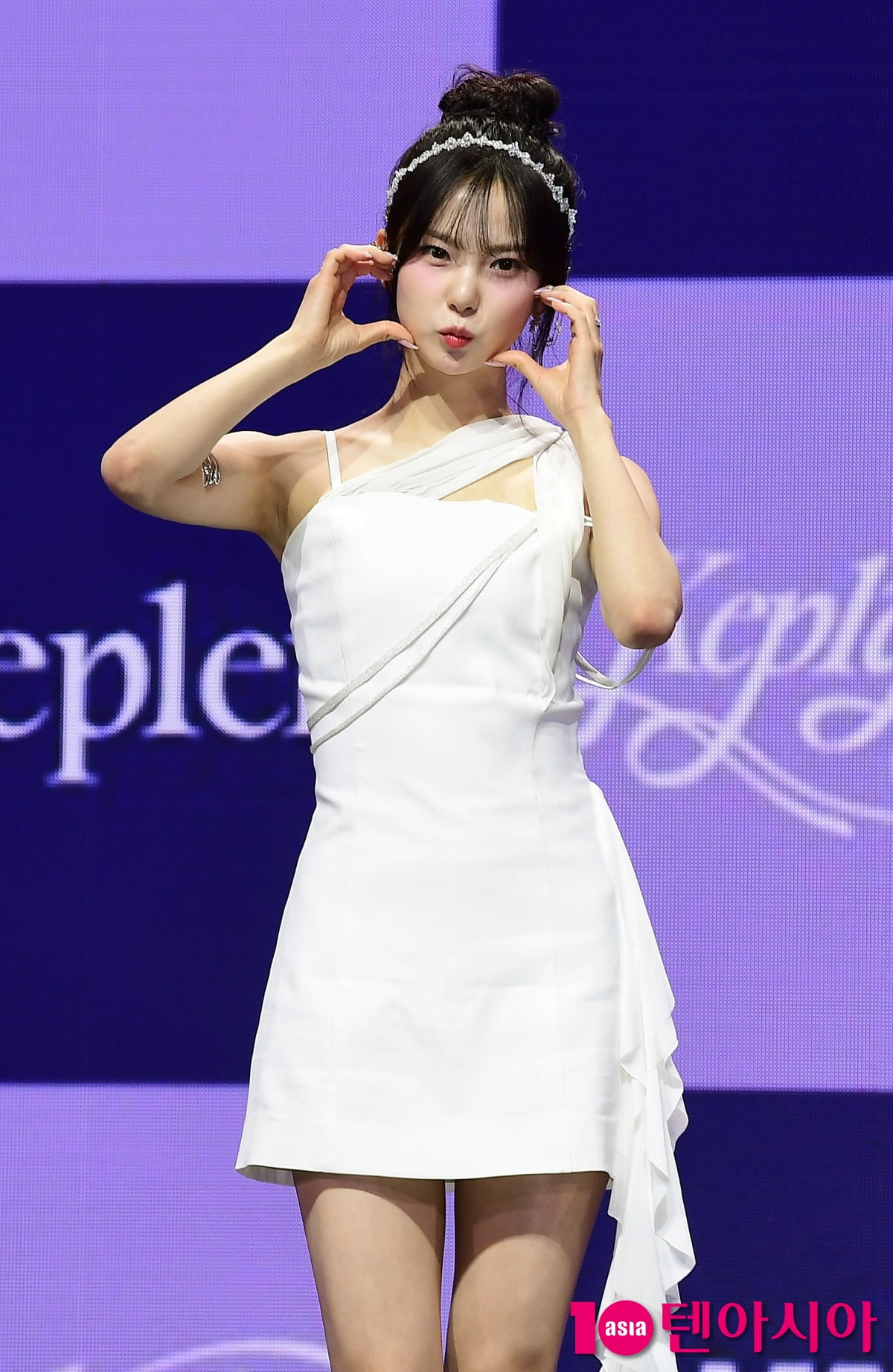 [TEN포토]케플러 최유진 '청순한 하트'