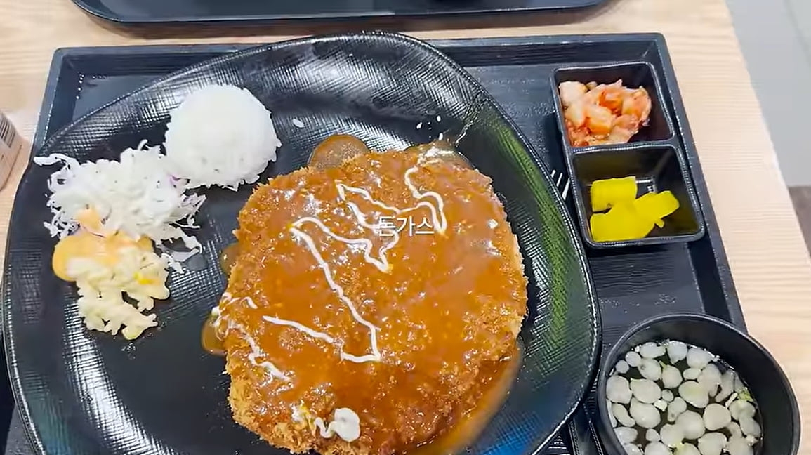 혜리, 4개월 만에 식단 포기했나…돈가스 폭풍 먹방→비빔냉면까지 탐내 ('혜리')