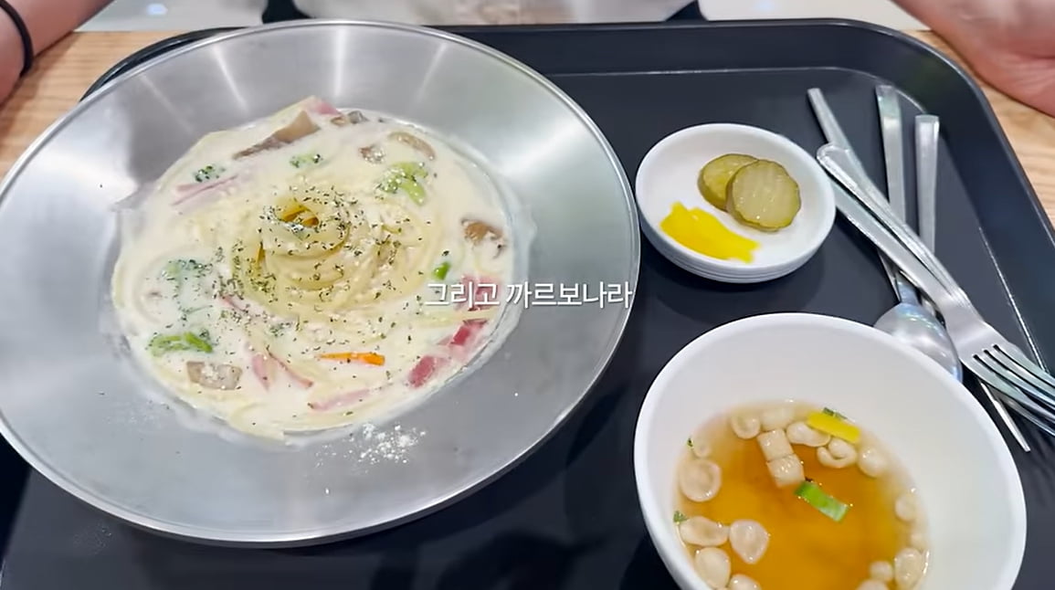 혜리, 4개월 만에 식단 포기했나…돈가스 폭풍 먹방→비빔냉면까지 탐내 ('혜리')