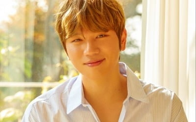 '스타쉽 1호 가수' 케이윌, 현 소속사와 재계약…17년 인연 이어간다
