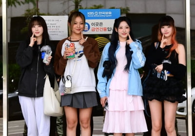 [TEN포토]하이키 '귀엽게 볼콕'