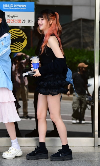 [TEN포토]하이키 서이 '머리부터 발끝까지 센스 가득'