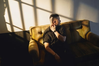 Naul: “I hope ‘1993’ conveys the sensibility and style of the 90s to young people.”