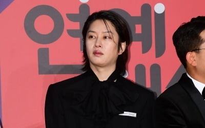 김희철, 日 유흥업소 방문 의혹에 입열었다…"SM 후배들 연락처도 없는데"[TEN이슈]
