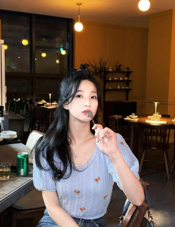 사지=율희 SNS
