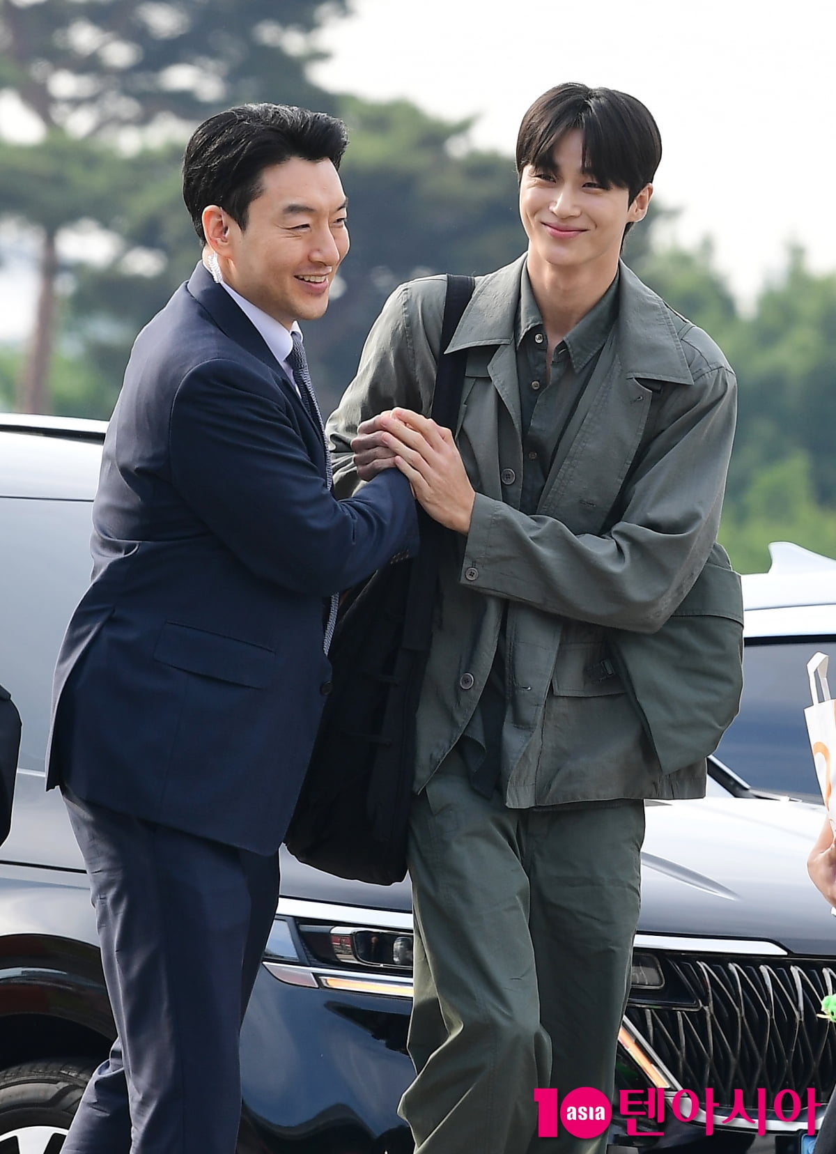 [TEN포토]변우석 '따뜻한 손길'