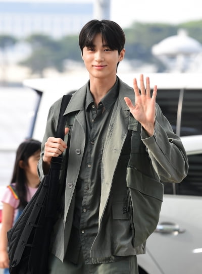 [TEN포토]변우석 '태양도 질투하는 외모'