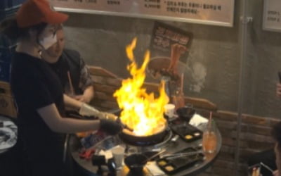 한국 곱창 구이 마주한 헝가리 셰프 "내장을 구워 먹다니" ('어서와 한국은')