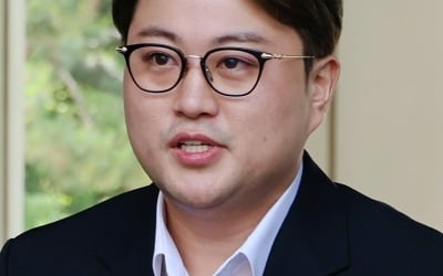 KBS once again announced the suspension of Kim Ho-joong from appearing on KBS due to drinking.