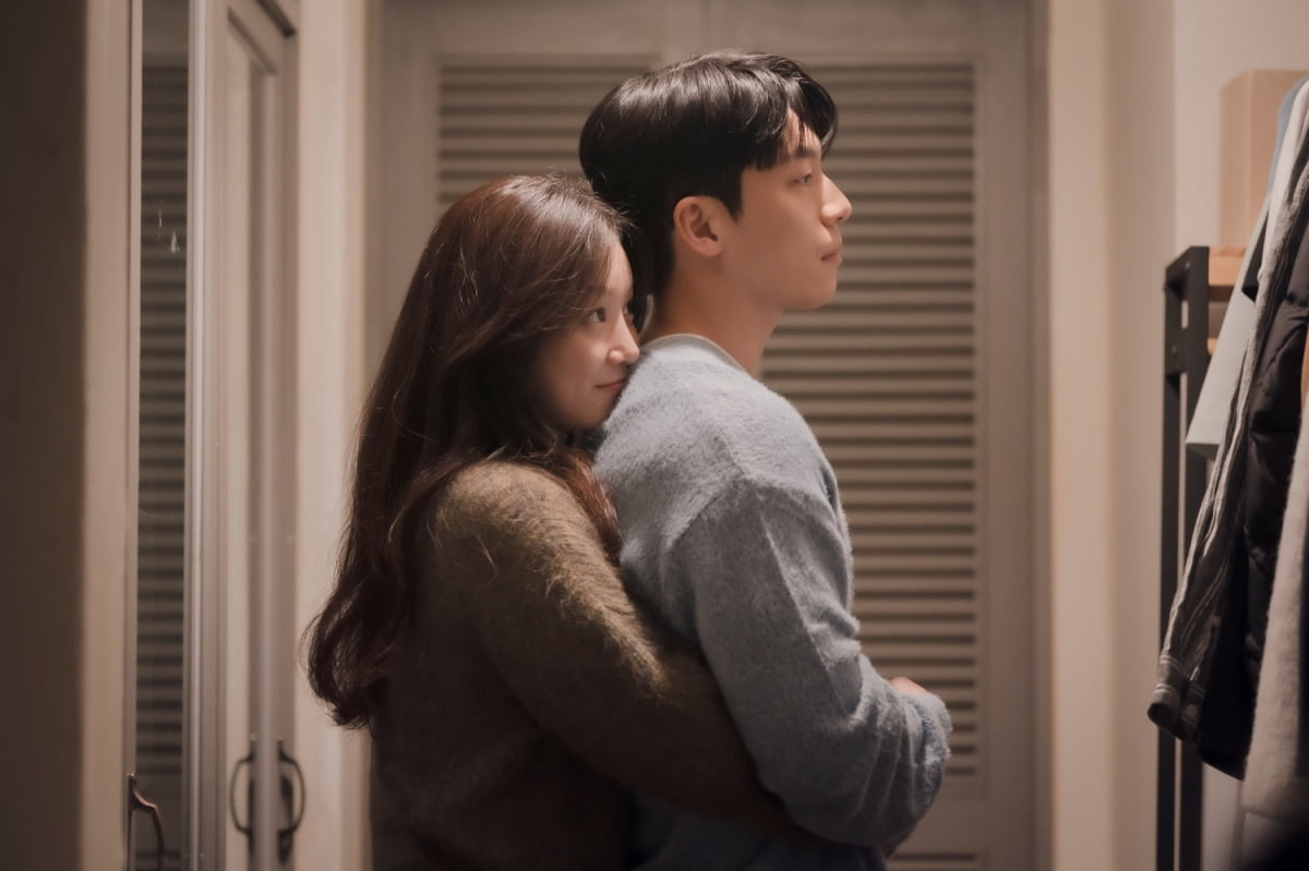 정려원♥위하준, 사제에서 연인으로…남 시선 없는 홈데이트('졸업')