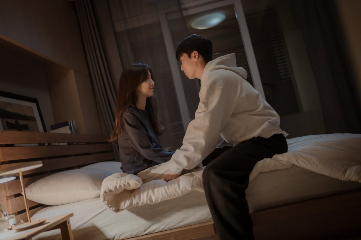 정려원♥위하준, 사제에서 연인으로…남 시선 없는 홈데이트('졸업')