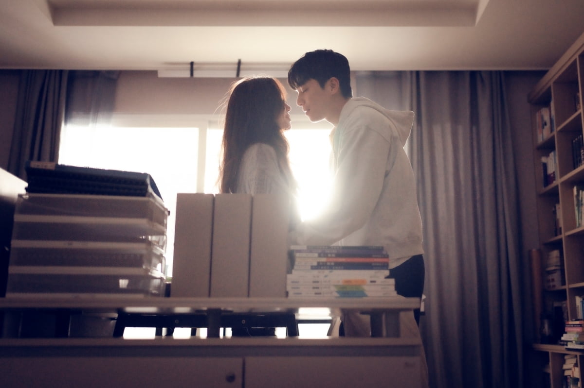 정려원♥위하준, 사제에서 연인으로…남 시선 없는 홈데이트('졸업')