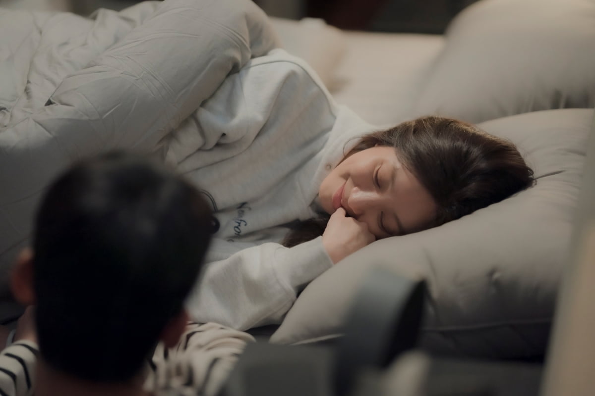 정려원♥위하준, 사제에서 연인으로…남 시선 없는 홈데이트('졸업')