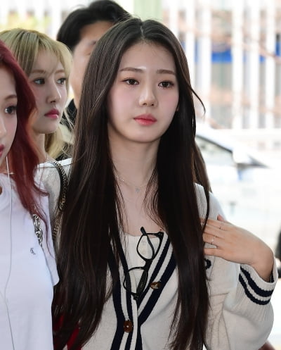 [TEN포토]베이비몬스터 로라 '청순한 긴 생머리'