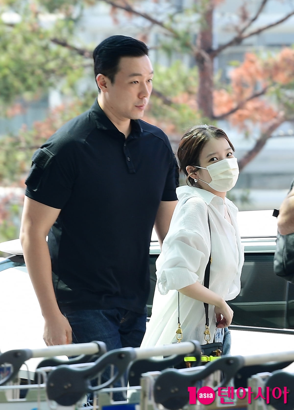 [TEN포토]아이유 '특급경호 받으며 출국'