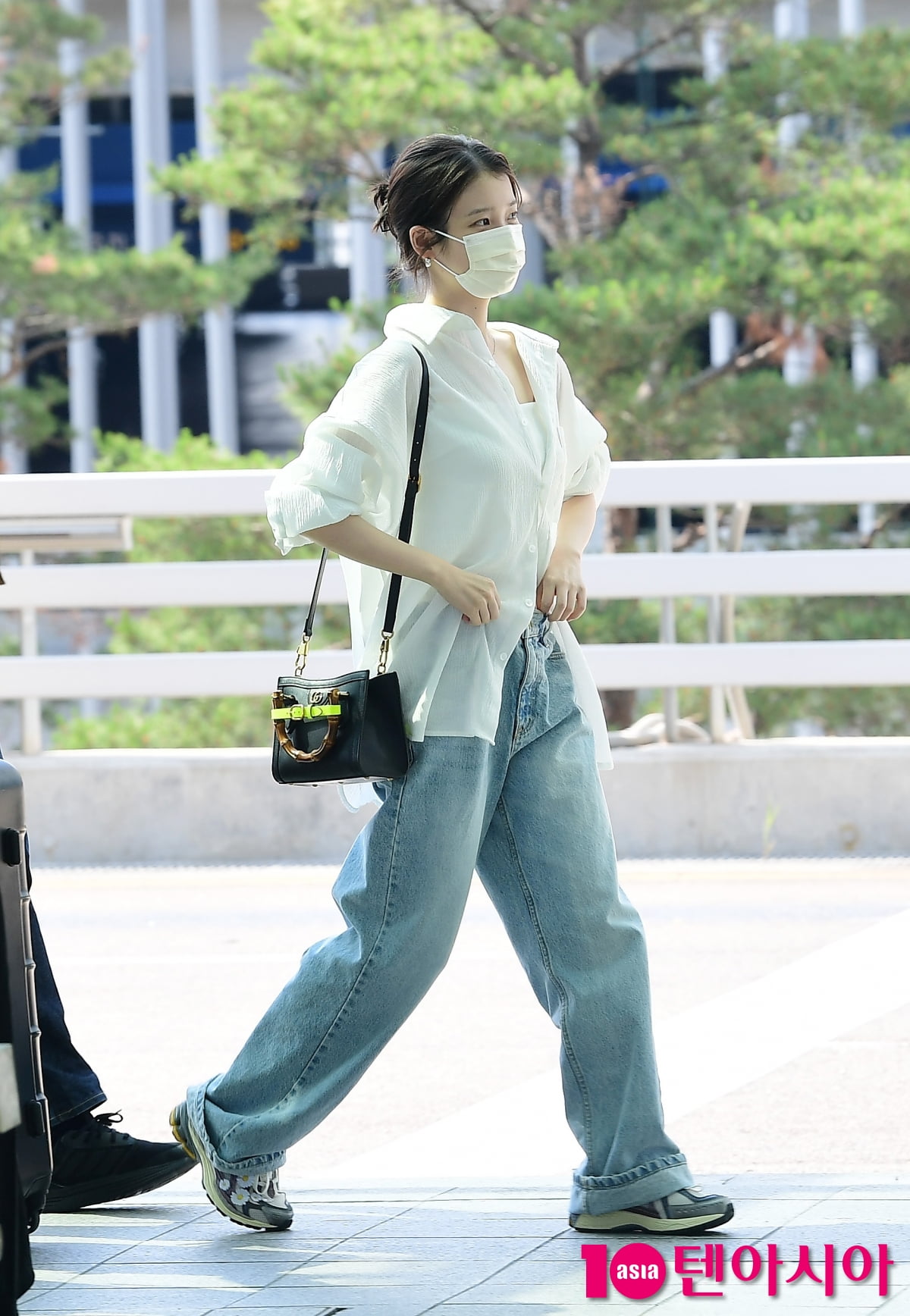 [TEN포토]아이유 '살빠졌나 헐렁거리는 바지'