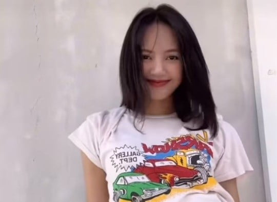 블랙핑크 리사, 은은 미소에 수수한 매력까지 한 스푼