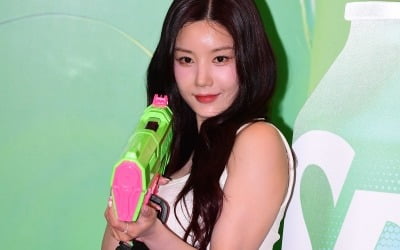 [단독] '워터밤 여신' 권은비, 양양 바다에 떴다…'구해줘! 홈즈' 출격