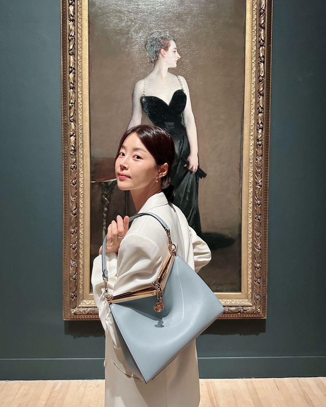 오윤아가 찍어줬네…한지혜, 360만 원짜리 명품백 들고 런던 여행 만끽[TEN★]