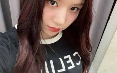 24억 건물주 권은비, 일상 속 89만원 셀린느 티셔츠