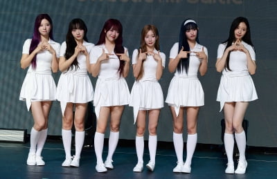 [TEN포토]시그니처 '타이틀곡 '풍덩'으로 컴백'