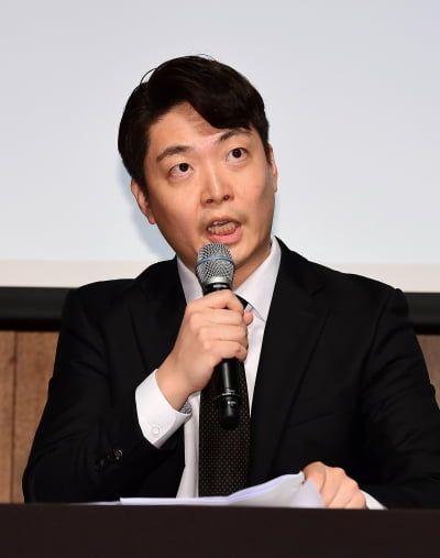 [TEN포토]INB100 입장 밝히는 이재학 변호사