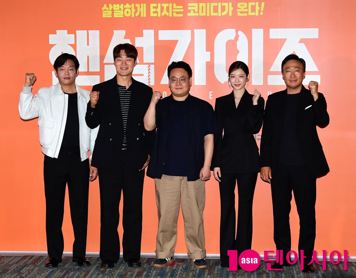 [TEN포토]남동협 감독-이성민-이희준-공승연-박지환 '핸섬가이즈 파이팅!'