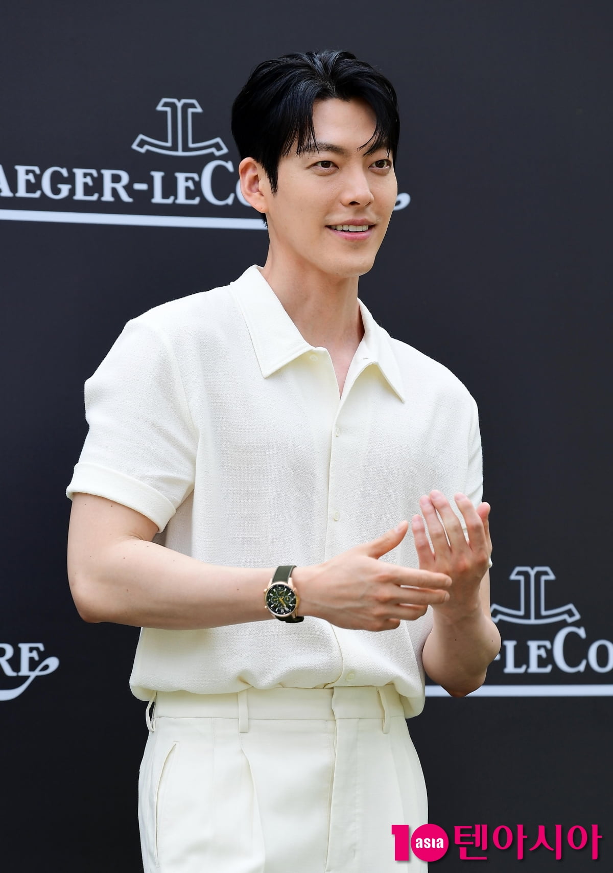 [TEN포토]김우빈 '신민아가 반한미소'