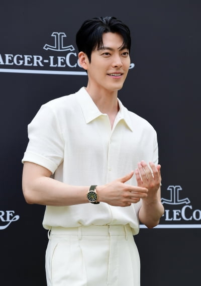 [TEN포토]김우빈 '신민아가 반한미소'