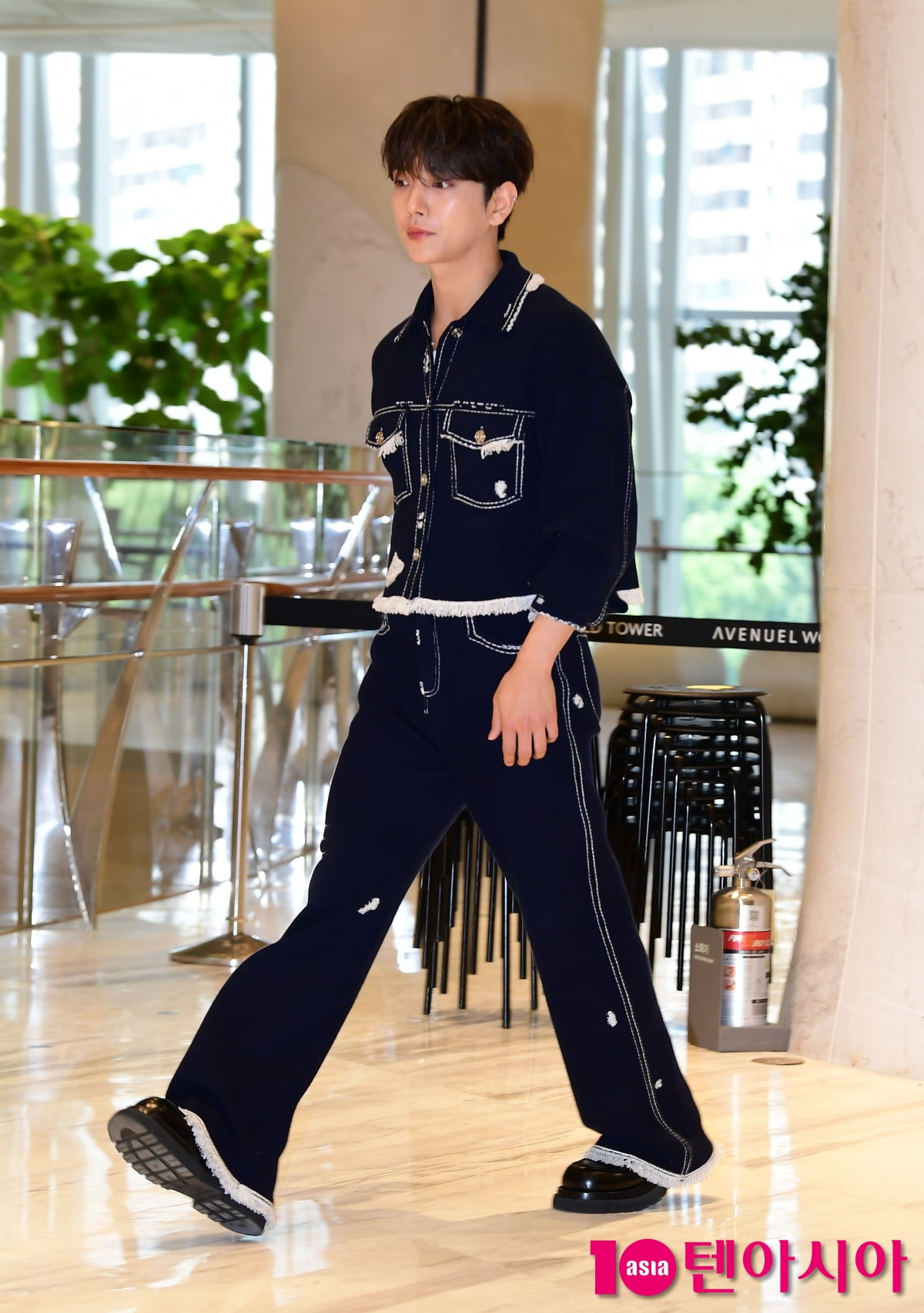 [TEN포토]조슈아 '걸어다니는 조각상'