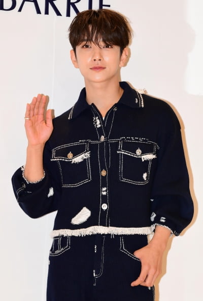 [TEN포토]조슈아 '오늘도 멋짐'