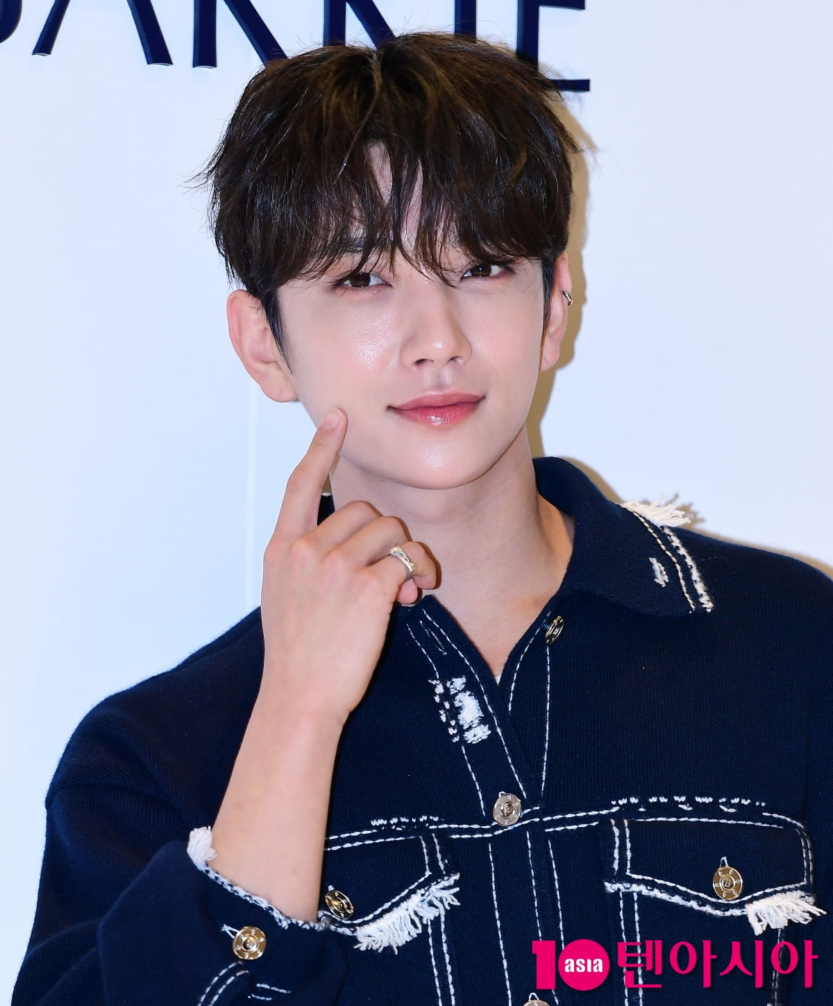 [TEN포토]조슈아 '청청외모에 고혹미'
