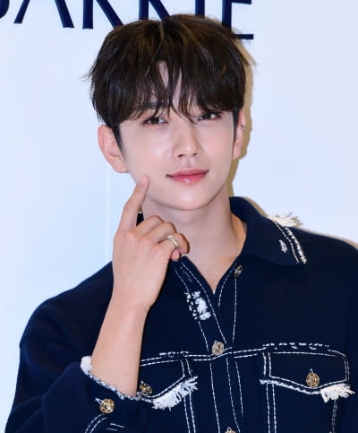 [TEN포토]조슈아 '청청외모에 고혹미'