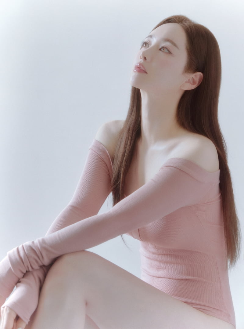 '166cm 44kg' 홍수아, PT로 다져진 육감적 몸매 자랑[TEN★]