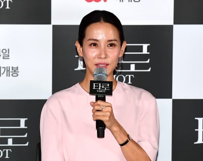 [TEN포토]조여정 '상상력을 자극하는 센 그림이었다'