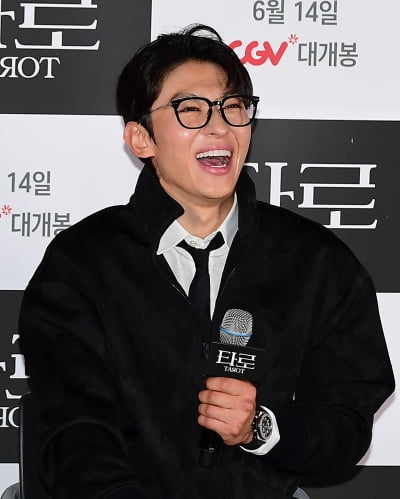 [TEN포토]덱스 '빵 터진 영화배우'