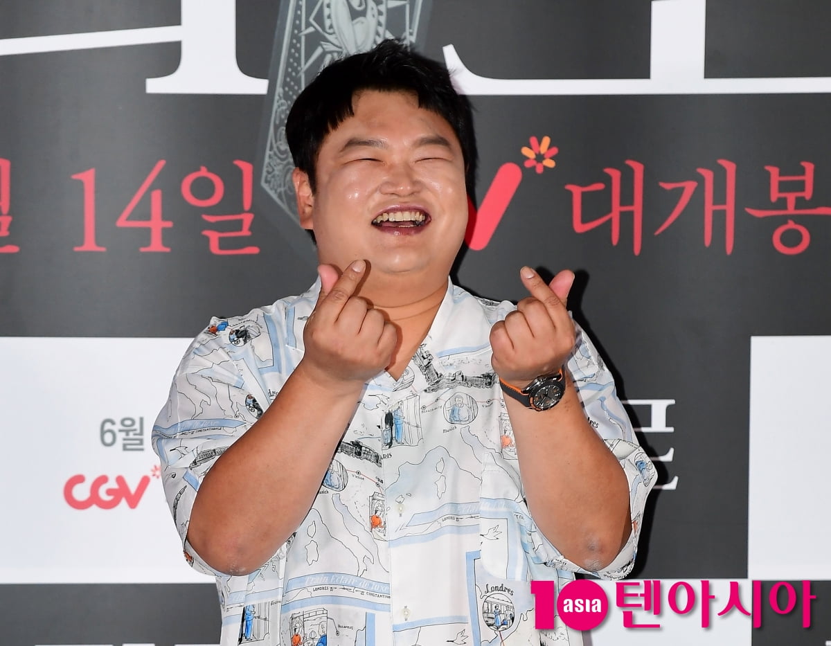 [TEN포토]고규필 '하트 장인'