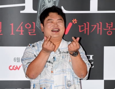 [TEN포토]고규필 '하트 장인'