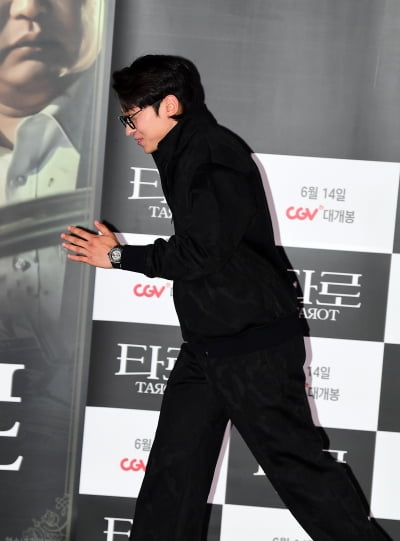 [TEN포토]김진영(덱스) '화려한 퇴장'