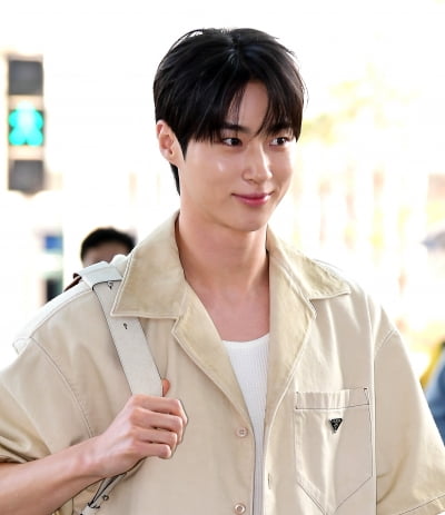 [TEN포토]변우석 '선재의 샤프한 옆선'