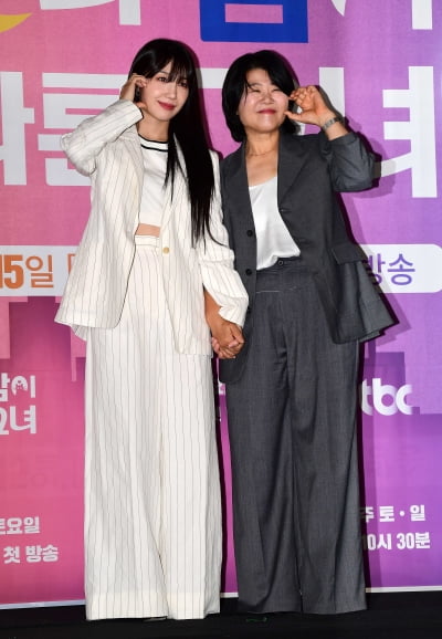 [TEN포토]이정은-정은지 '두 손 꼭 잡고'
