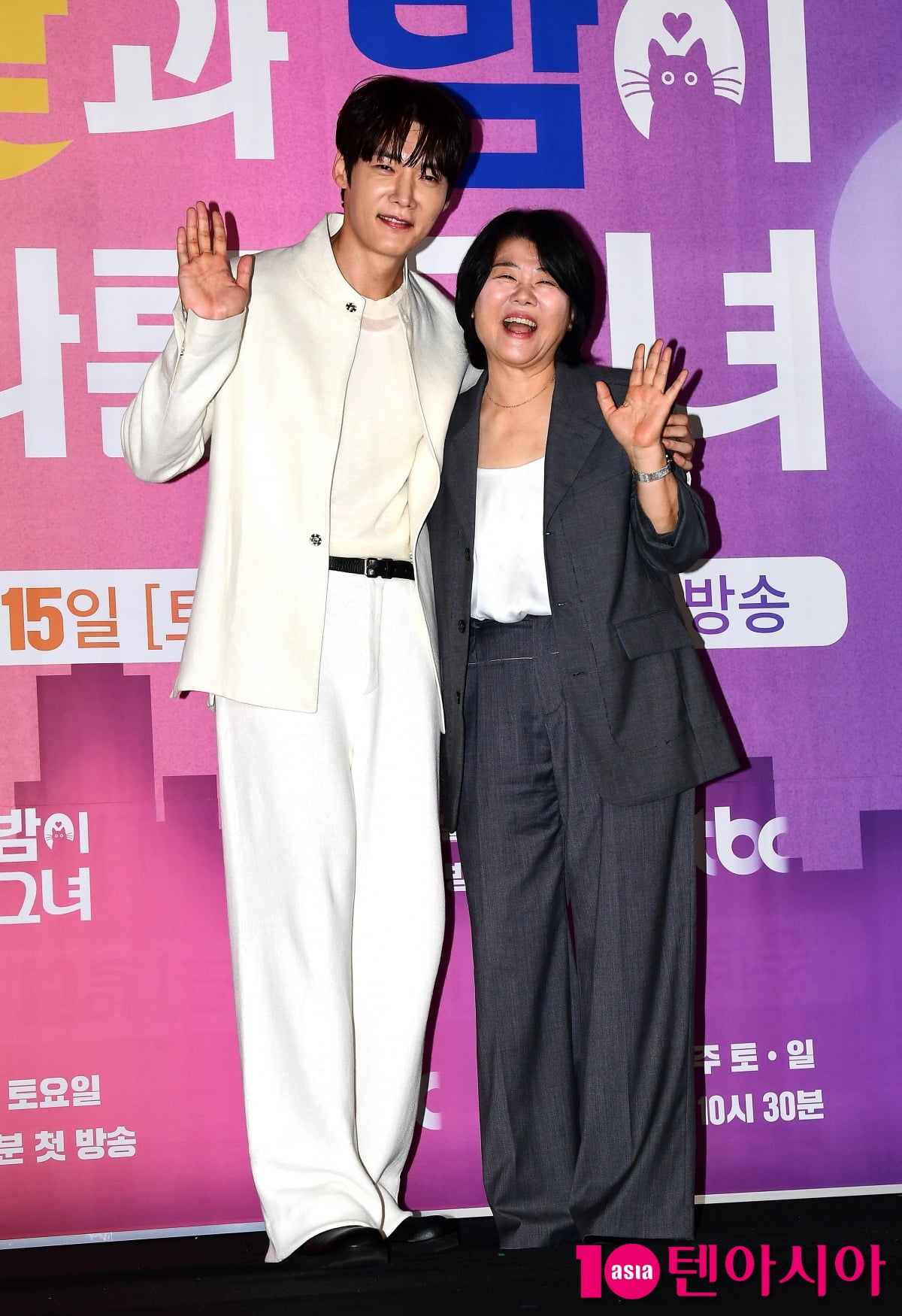 [TEN포토]이정은-최진혁 '달콤한 인사'