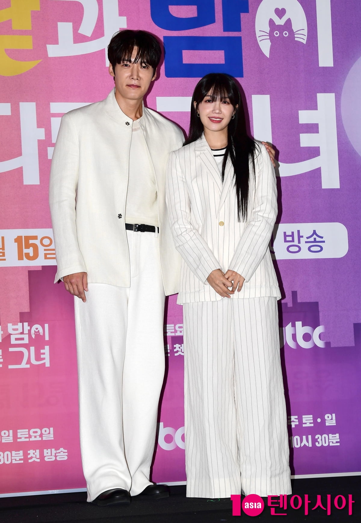 [TEN포토]정은지-최진혁 '화이트 커플룩'